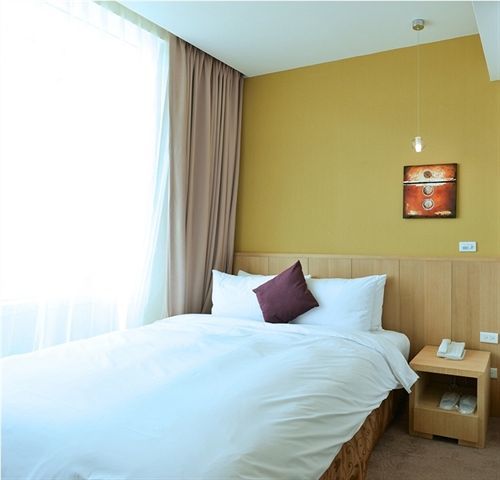 In Young Hotel Kaohsiung Exterior photo