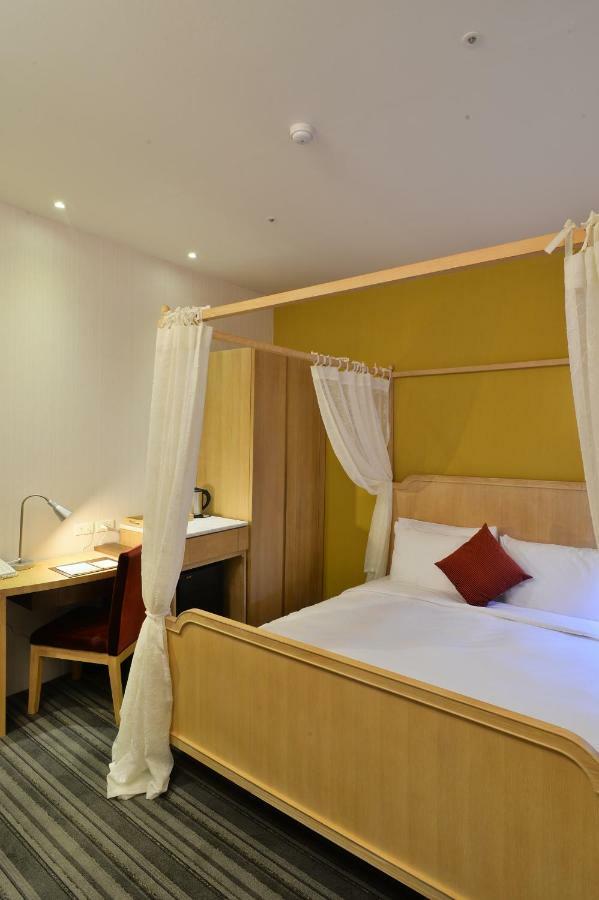 In Young Hotel Kaohsiung Exterior photo