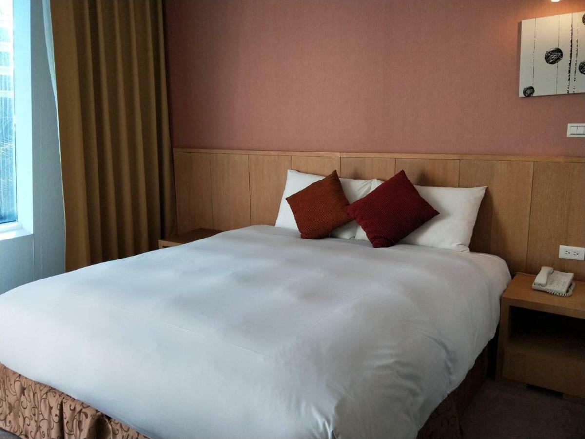 In Young Hotel Kaohsiung Exterior photo